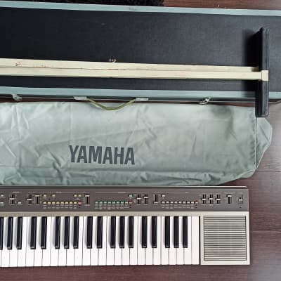 Yamaha PS-55, 80’s keyboard - with original stand and hard case