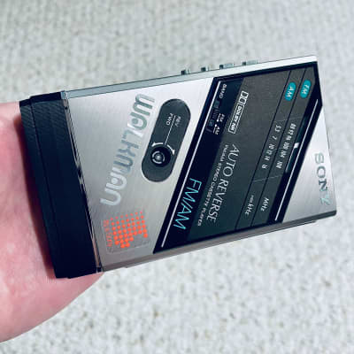 [RARE] Sony WM F100 Walkman Cassette Player, Near Mint Silver ! Working ! image 8