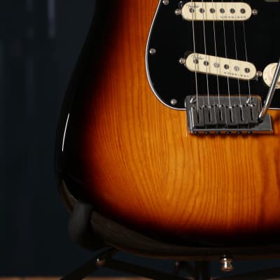 Fender Ultra Luxe Stratocaster, Rosewood Fingerboard, 2-Color Sunburst image 4
