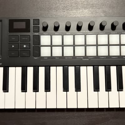 Novation Launchkey 25 MKIV MIDI Keyboard Controller 2024 - Present - Black