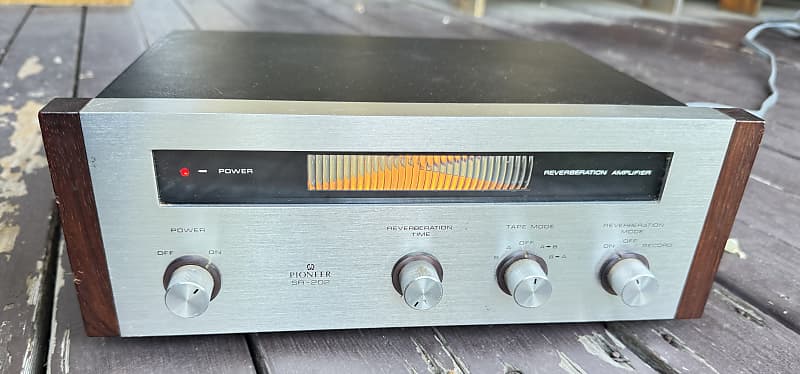 Pioneer SR-202 Reverb  1970 - 1972 - Silver with Wood Sides  			