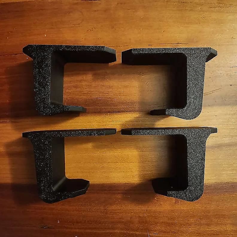 4x under desk mounts fits most interfaces and 1U Reverb