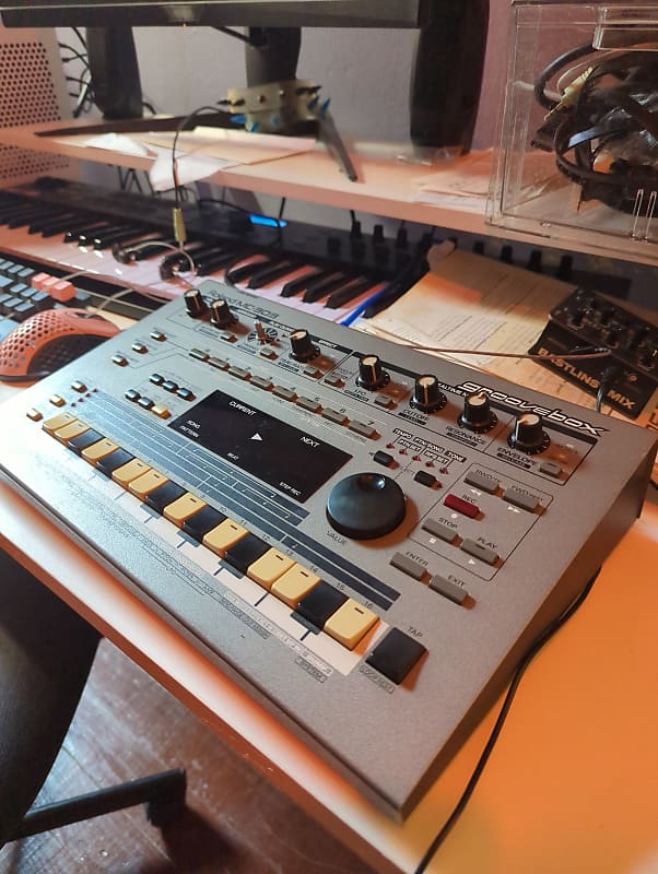 Roland MC-303 Groovebox 1990 - 1998 | Reverb