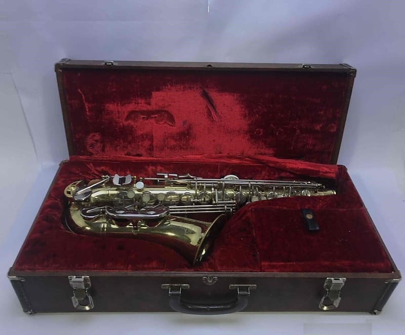 Armstrong 3000 Alto Brass Saxophone, USA, with case, Good Armstrong 3000 Alto Brass Saxophone, USA, with case, Good