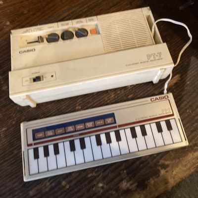 Casio PT-7 29-Key Mini Synthesizer 1982 - 1984 - White