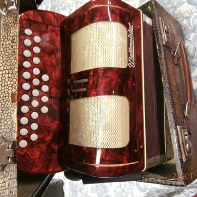 Weltmeister  8 bass diatonic button accordion key C/F 1990-2000 red marble image 25