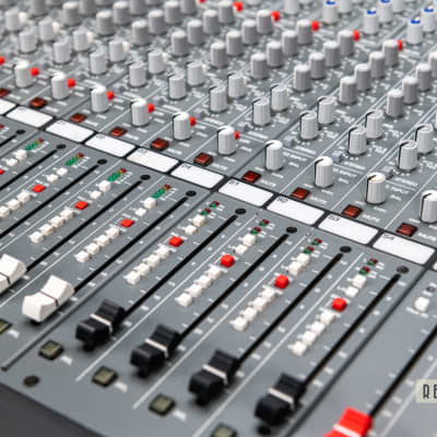 Crest Audio X-4 24+4 St /4/2 Analog Mixing Console image 7
