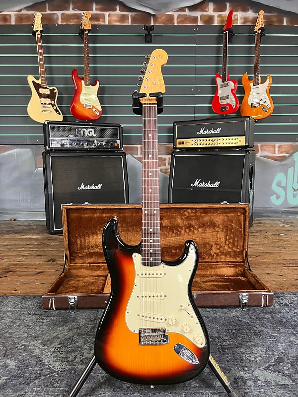 Fender Classic Player '60s Stratocaster 3-Color Sunburst 2006 Electric Guitar image 1