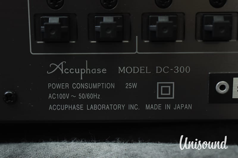 Accuphase DC-300 Digital precision stereo preamplifier w/ AI-U1 Analog  Inputs