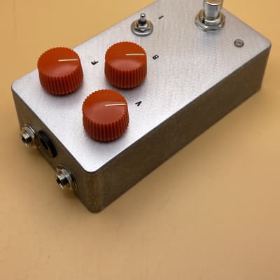 RCO Pedals Sunflower Fuzz w/ free external battery adapter (germanium Fuzz Face w/ Bias control) 2025 - Raw aluminum with vintage orange cupcake knobs image 3