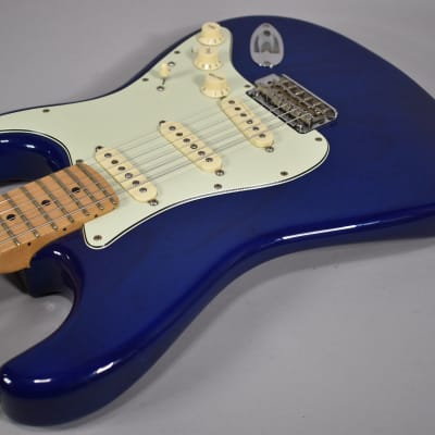 2019 Fender Deluxe Stratocaster Sapphire Blue Finish Electric Guitar w/Bag image 9