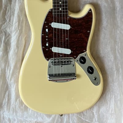 Squier Vintage Modified Mustang with Rosewood Fretboard 2014 - 2017 - Vintage White image 2