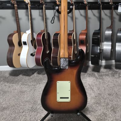 Fender Stratocaster 2024 - 3 color sunburst - Limited Edition Custom 50's Fat Pickups image 10