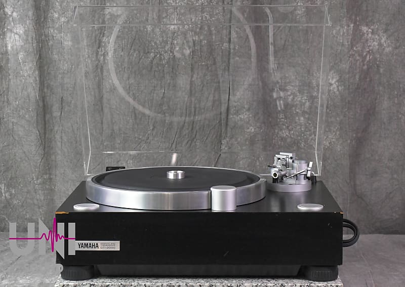 YAMAHA GT-2000 Direct Drive Record Turntable In Very Good Condition  			