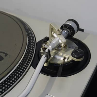 Technics SL-1200 MK2 Original Silver Professional DJ Technics SL-1200 MK2 Original Silver Professional DJ
