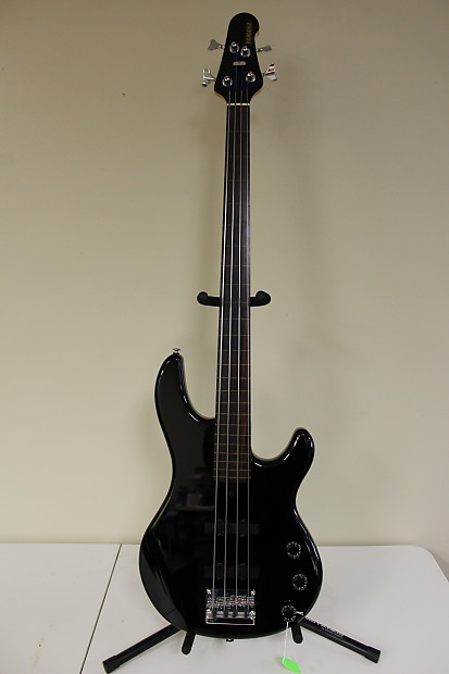 Fretless clearance yamaha bass