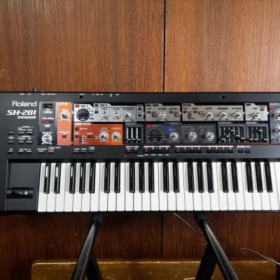 Roland SH-201 Analog Modeling Synthesizer w/ bag, power supply 100-240V
