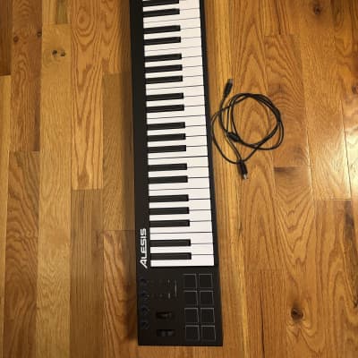 Alesis V61 61-Key USB MIDI Controller with Beat Pads - Black