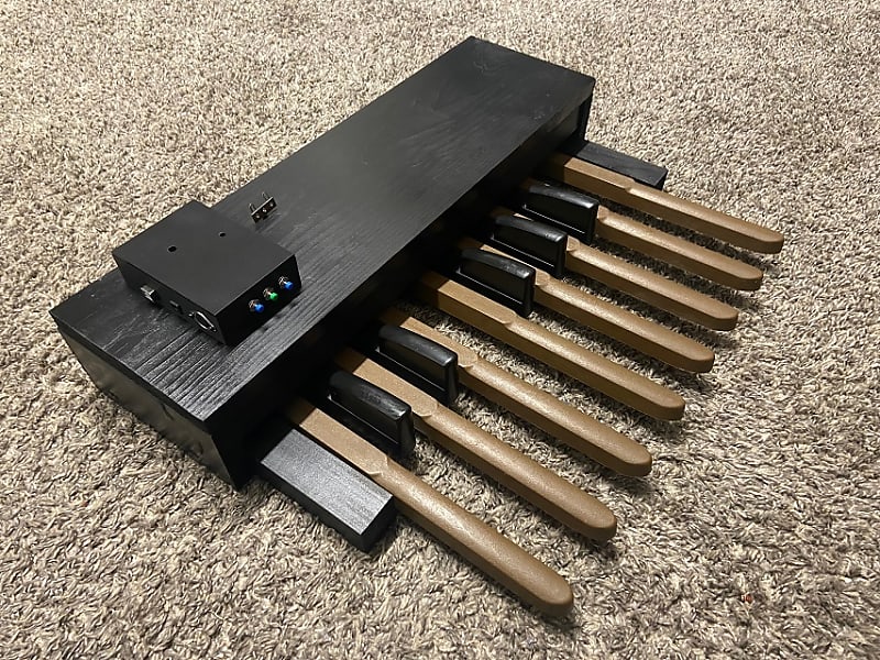 Photuris 13 Note Midi Bass Pedals ∞ Sustain / Mono setting. Reverb