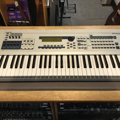 Yamaha MO 6 Production Synthesizer 2000s - Gray