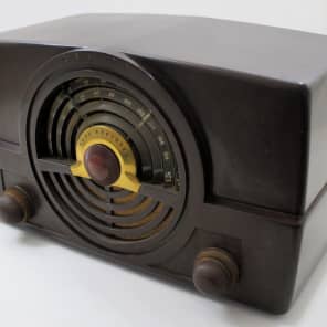 Zenith 7H820 AM/FM Radio - 1948 image 2