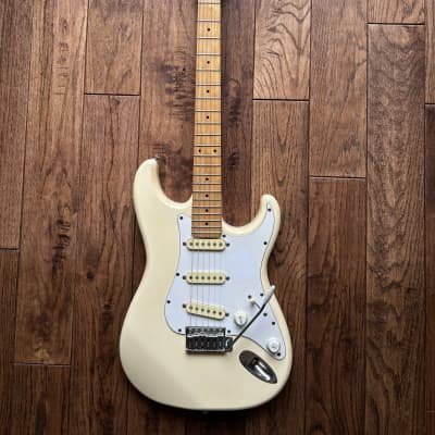 1992 Fender STM-60M Stratocaster Medium Scale White MIJ Fujigen