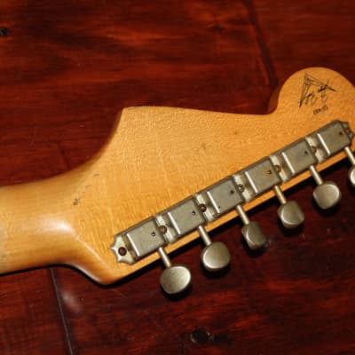 2006 Fender Custom shop 1964 Stratocaster Relic  Rare Gold Sparkle image 6