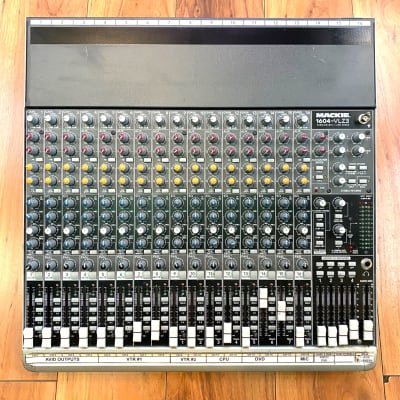 Mackie 1604-VLZ3 16-Channel Mic / Line Mixer