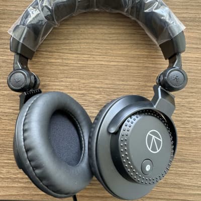Turnstile TAPH100 wired monitor headphones - Black image 1
