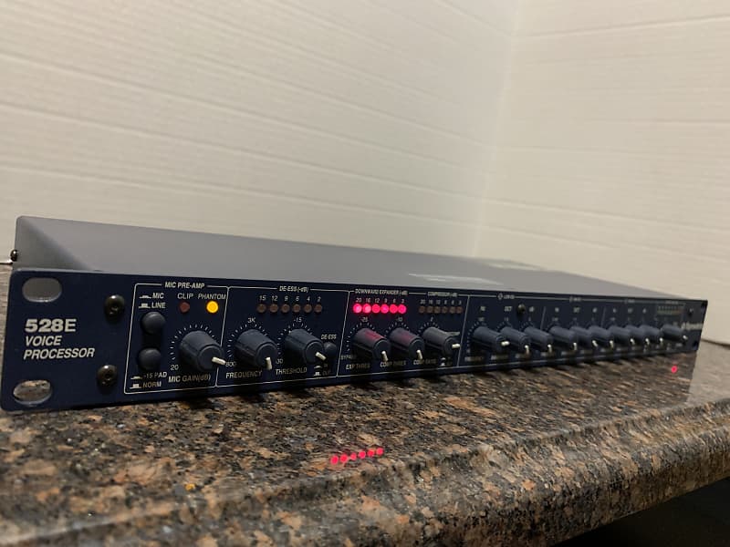 Symetrix 528E CHANNEL STRIP MIC PREAMP, COMPRESSOR, Reverb