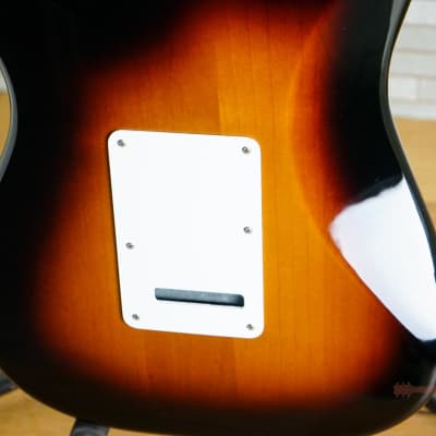 Fender Vintera '50s Stratocaster Modified with Maple Fretboard 2-Color Sunburst image 7