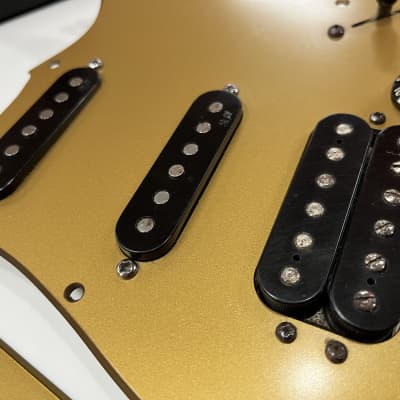 Fender American Deluxe Stratocaster 2008 Loaded Pickguard HSS SCN Noiseless Pickups & S1 Switch Gold image 2