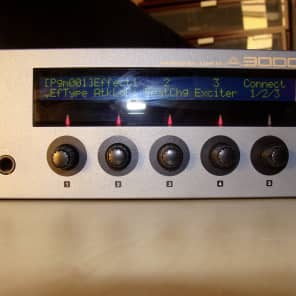 Yamaha  A3000 v2 sampler 1997 w/ separate outputs, optical and cinch SPDIF in an out image 3