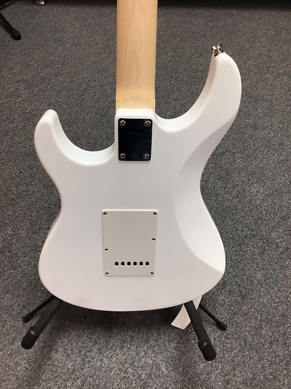 Yamaha Pacifica PAC012 White electric guitar | Reverb