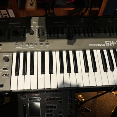 Roland SH-101 (Gray) – Classic Analog Mono Synth – Fully Working – Great Condition