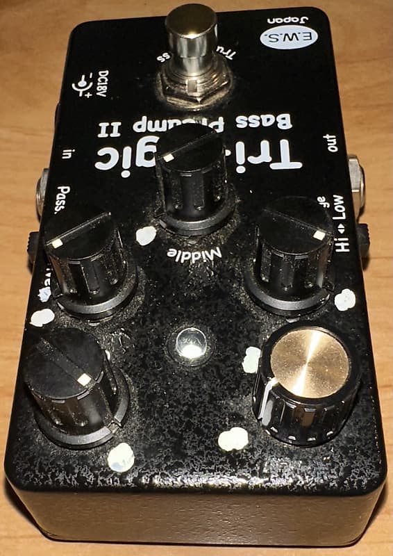 ベース EWS Tri-logic Bass Preamp II Xotic Tri-logic Bass Preamp II pedal