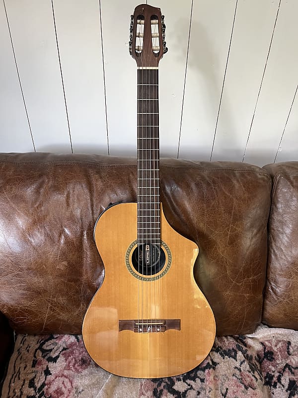 Line 6 Variax Acoustic 300 Nylon 2002 - Natural | Reverb UK