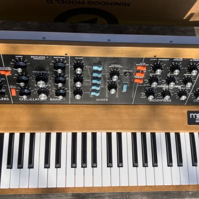 Moog Minimoog Model D Reissue 44-Key Monophonic Synthesizer (2016) 2016 - 2017 - Black / Wood
