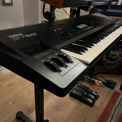 Yamaha SY99 FM Vintage Synth 76 keys