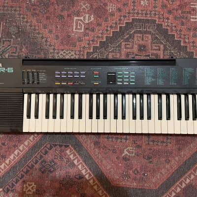 Yamaha PSR-6 Synthesizer Keyboard
