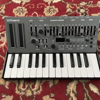 Roland Boutique SH-01A + K-25m ROLAND K-25M 25-KEY KEYBOARD FOR