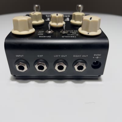 Strymon Flint Reverb and Tremolo V1 2012 - 2022 - Black with Strymon Flint Reverb and Tremolo V1 2012 - 2022 - Black with