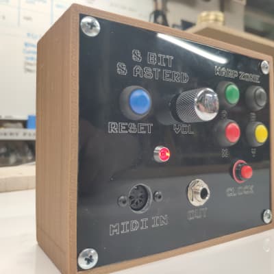 8-Bit 8asterd -- Playable Chiptune MIDI Synthesizer and Drum Machine image 4