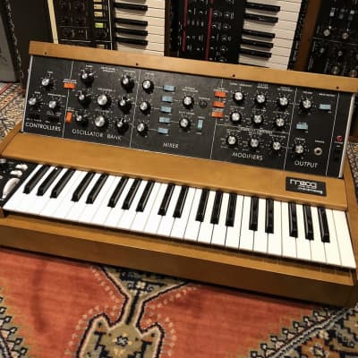 Moog Minimoog Model D Reissue 44-Key Monophonic Synthesizer (2016) 2016 - 2017 - Black / Wood (Serviced / Warranty)