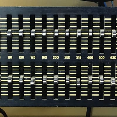 Yamaha Q2031A Dual-Channel Graphic Equalizer