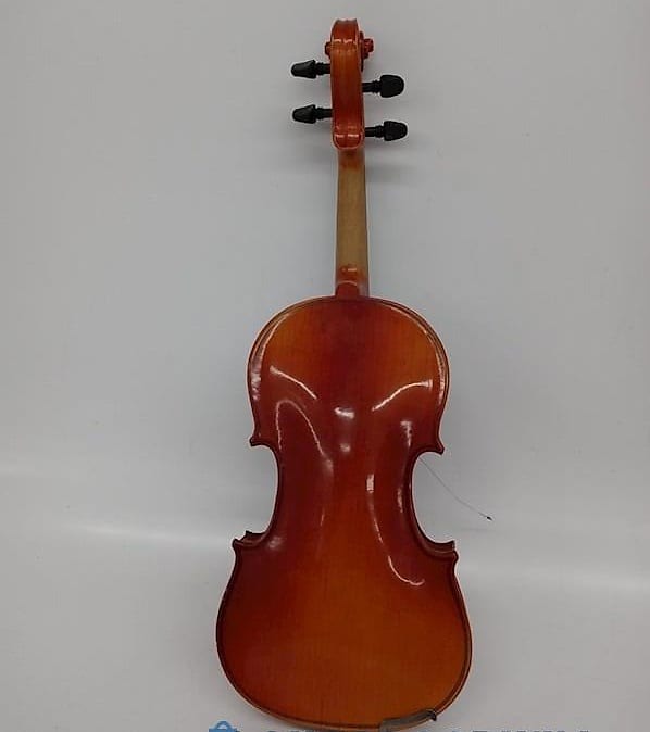 Suzuki model 220 sized 1/4 violin with case. Japan (Nagoya), 1991.