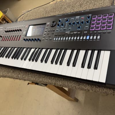 Roland Fantom 6 " EX "  61-Key Workstation Keyboard / Mint!