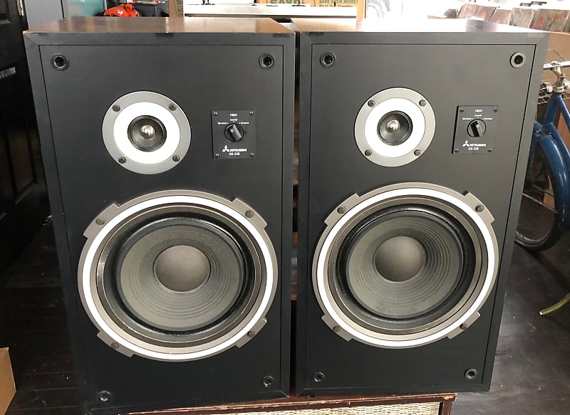 Mitsubishi DS-25B Diatone - Mid Sized Two Way Speakers