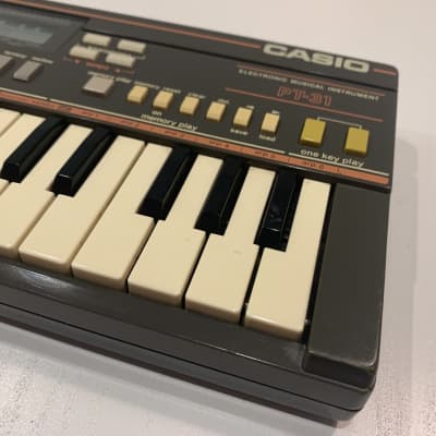 Casio PT-31☆セミアナログ式シンセサイザー☆昭和レトロ☆日本製☆ Casio PT-31☆セミアナログ式シンセサイザー☆昭和レトロ☆日本