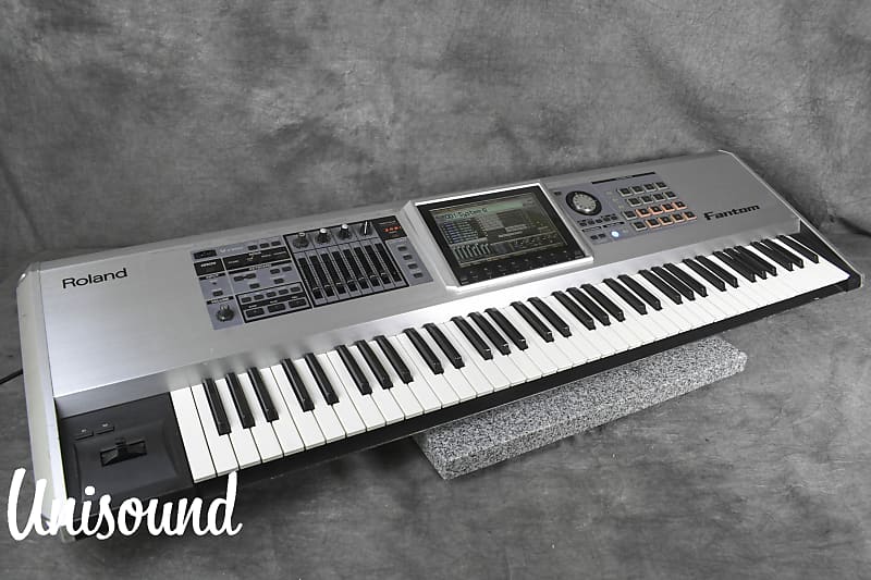 Roland Fantom G7 Synthesizer Keyboard Workstation in Very Good Condition.